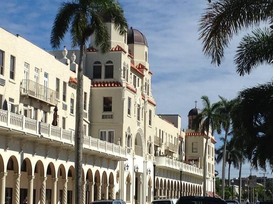 Hemingway Suites At Palm Beach Hotel Island Exterior photo
