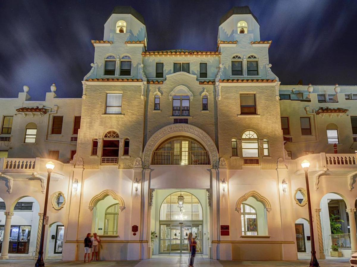 Hemingway Suites At Palm Beach Hotel Island Exterior photo