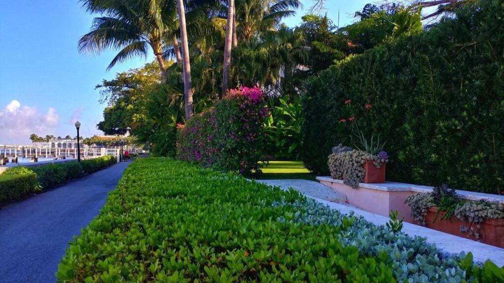 Hemingway Suites At Palm Beach Hotel Island Exterior photo